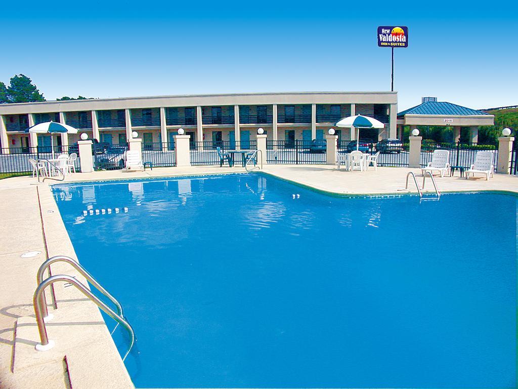 New Valdosta Inn And Suites Экстерьер фото