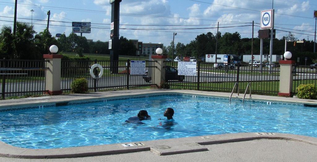 New Valdosta Inn And Suites Экстерьер фото